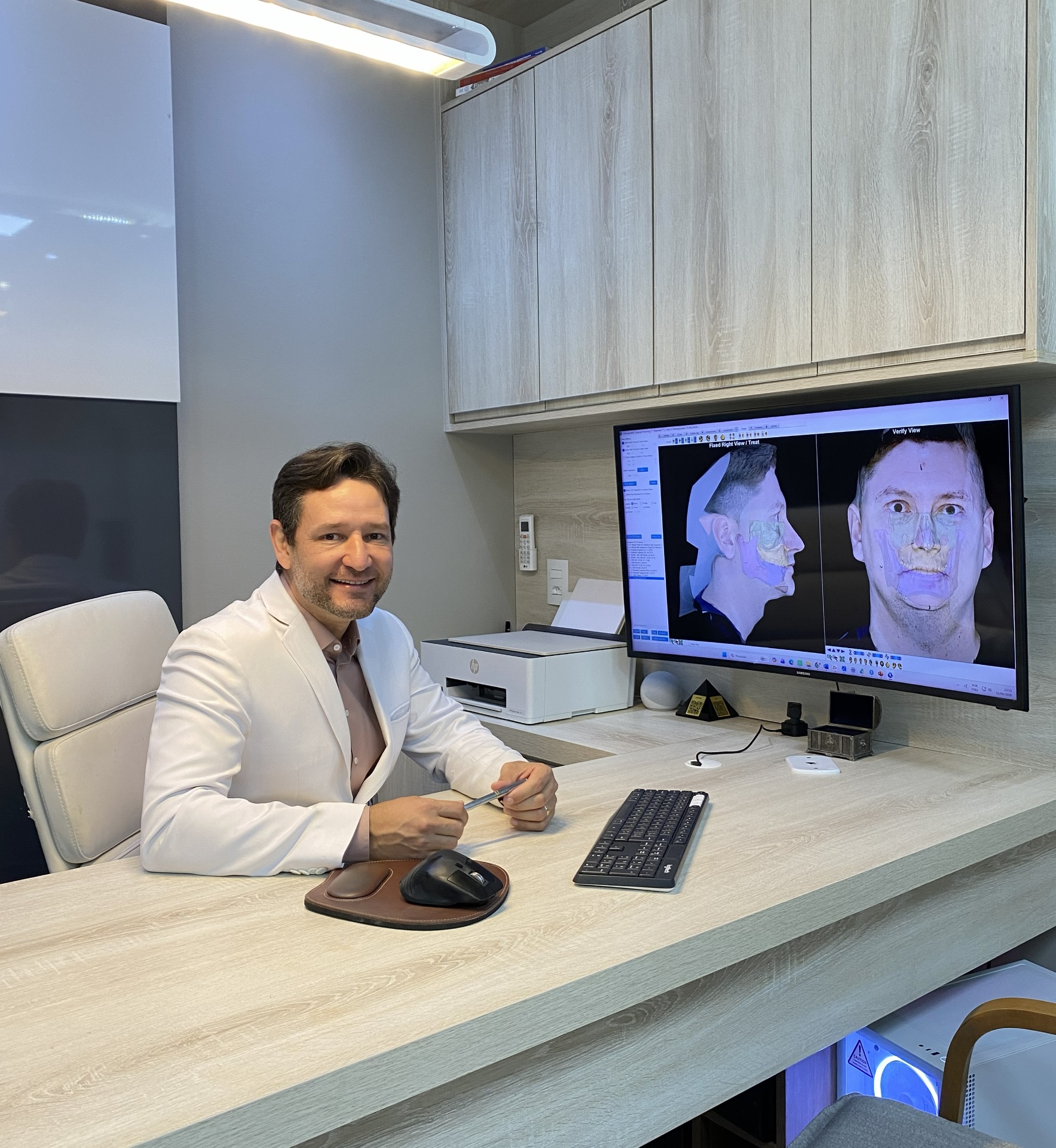 Dr. Mauro Costa — Cirurgião Bucomaxilofacial